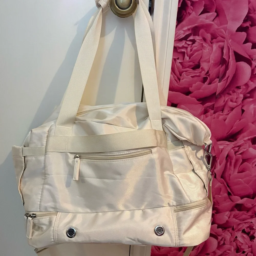 Women's Cream Travel/carryon bag; used once - Picture 5 of 9